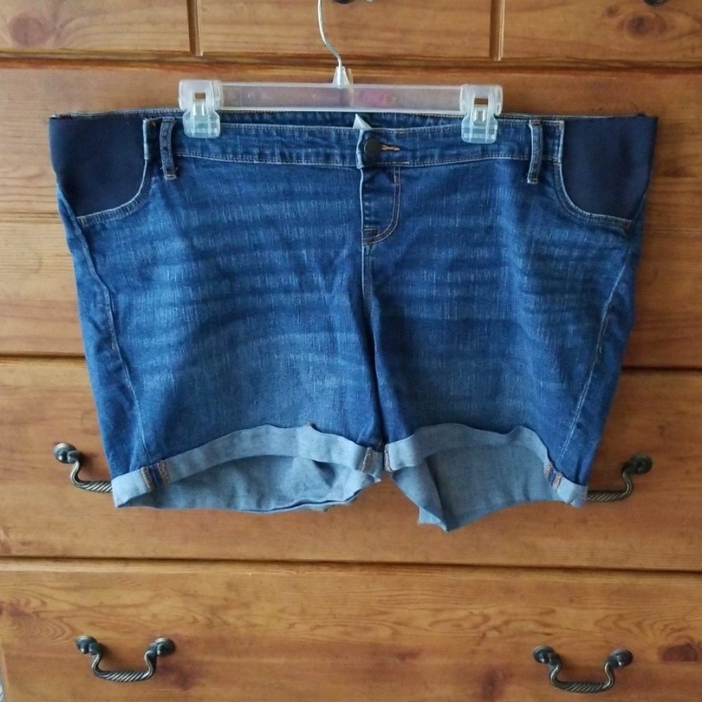 Old navy maternity jean shorts